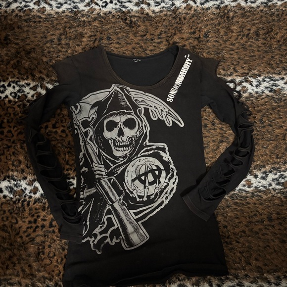 Sons Of Anarchy Tops - Women's Black Graphic Long Sleeve Skull Tee
